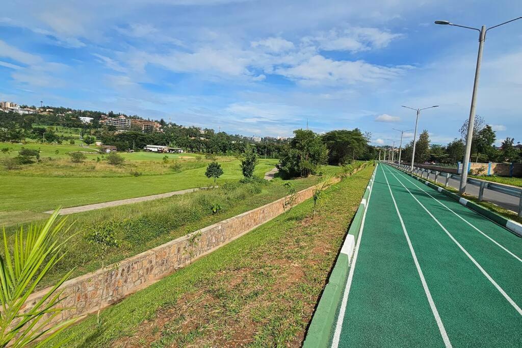 Complete 4-Bedroom House Facing Kigali Golf Course Extérieur photo